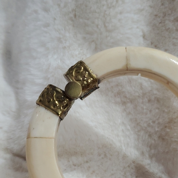 Vintage Mediterranean Gold and Cream Bracelet - Picture 9 of 9